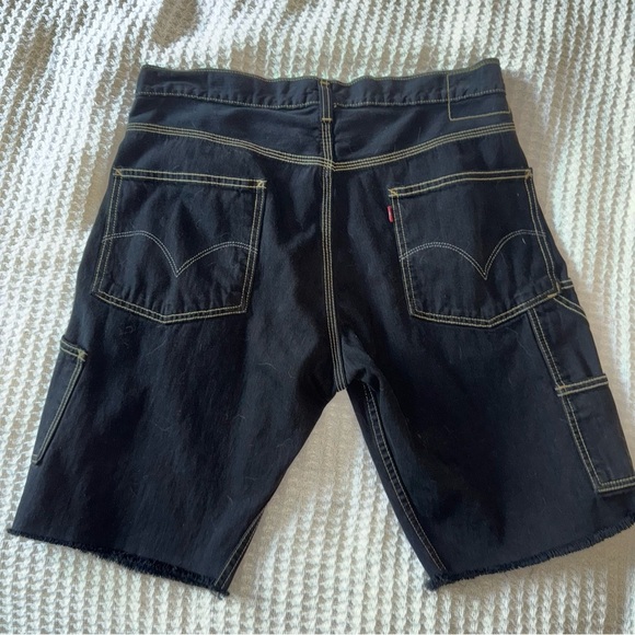 Levi's Black Cargo Shorts with Relaxed Fit - Picture 6 of 8